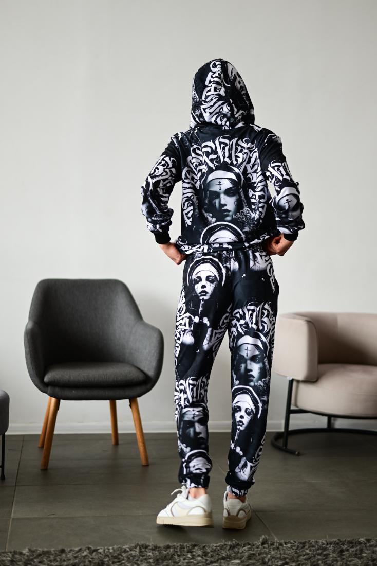 Костюм
