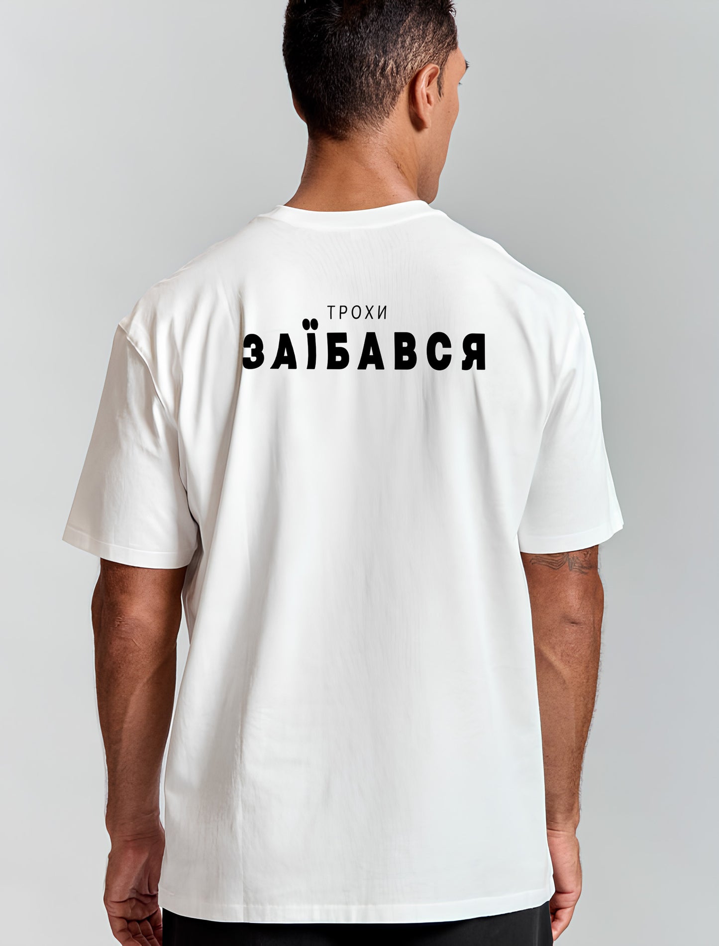 Футболка з мерчем