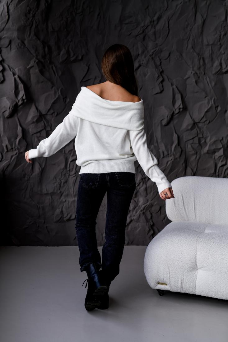 Светр жіночий