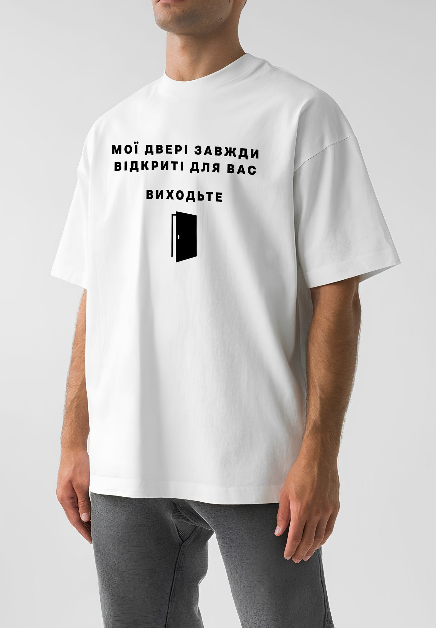 Футболка з мерчем